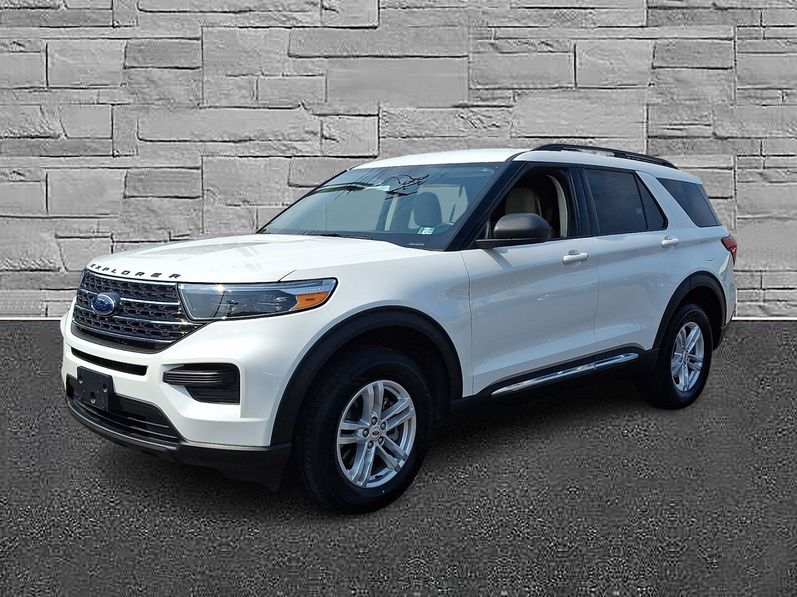 Certified 2023 Ford Explorer XLT w/ Class IV Trailer Tow Package AWD/4WD image 5