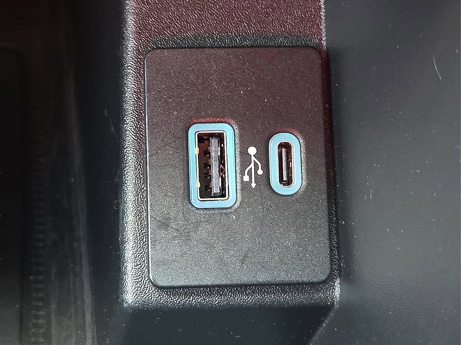 Certified 2024 Ford Edge ST-Line w/ Class II Trailer Tow Package image 17