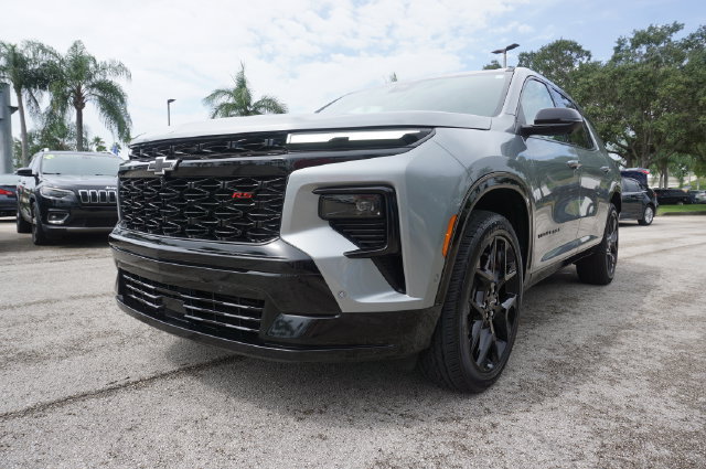 Used 2024 Chevrolet Traverse RS w/ LPO, Floor Liner Package FWD image 16