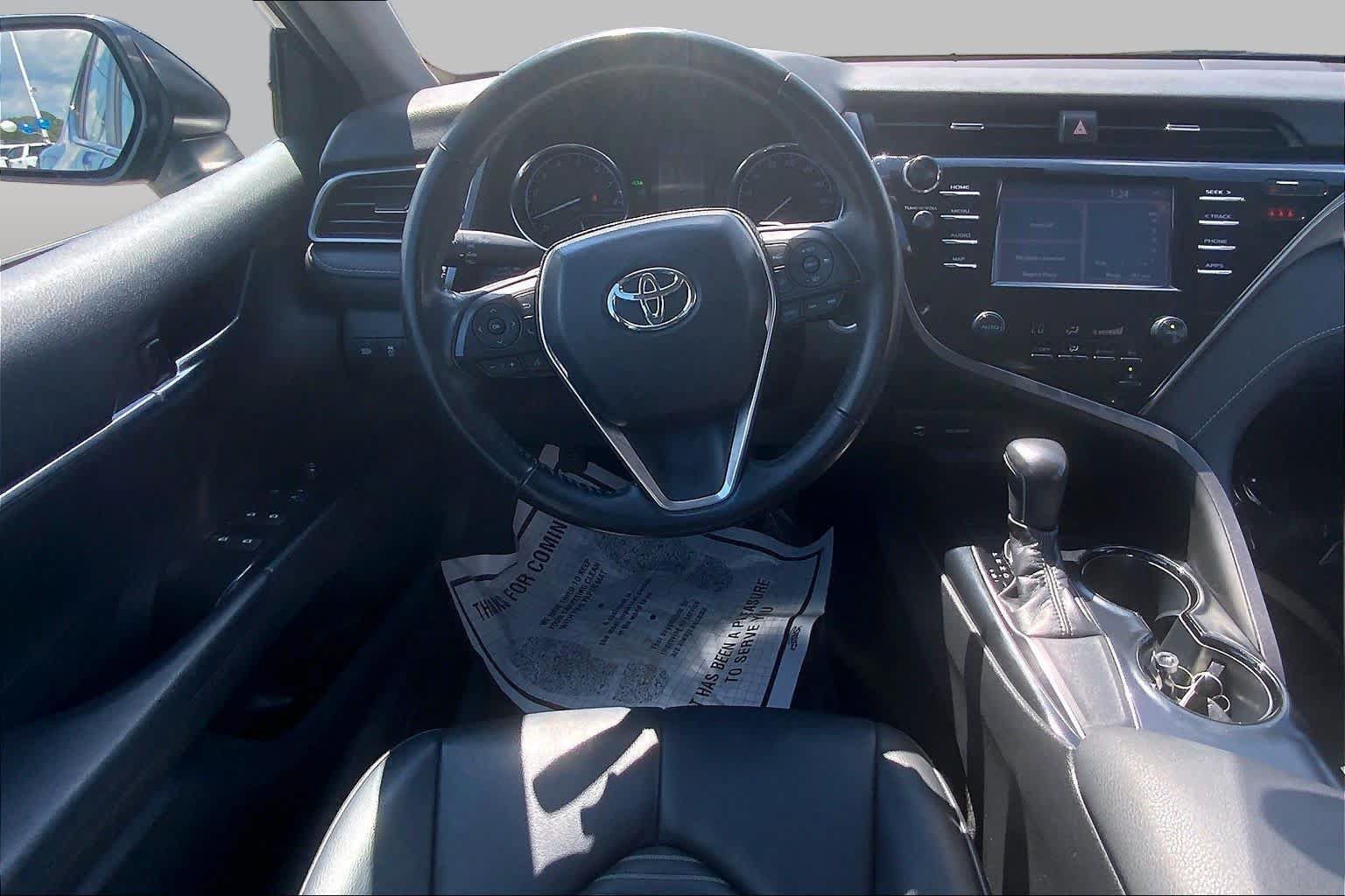 Used 2019 Toyota Camry SE w/ Convenience Package FWD image 6