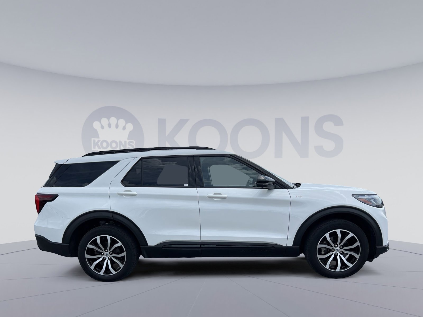 Certified 2025 Ford Explorer ST-Line AWD/4WD image 17