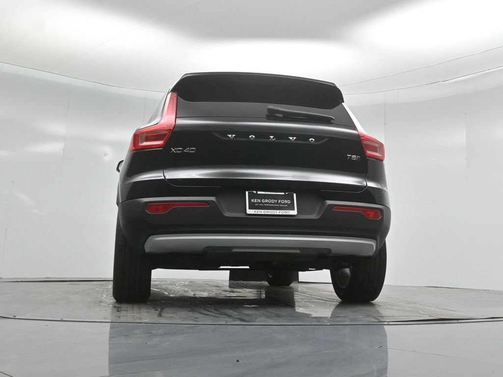 Used 2022 Volvo XC40 T5 Momentum image 47