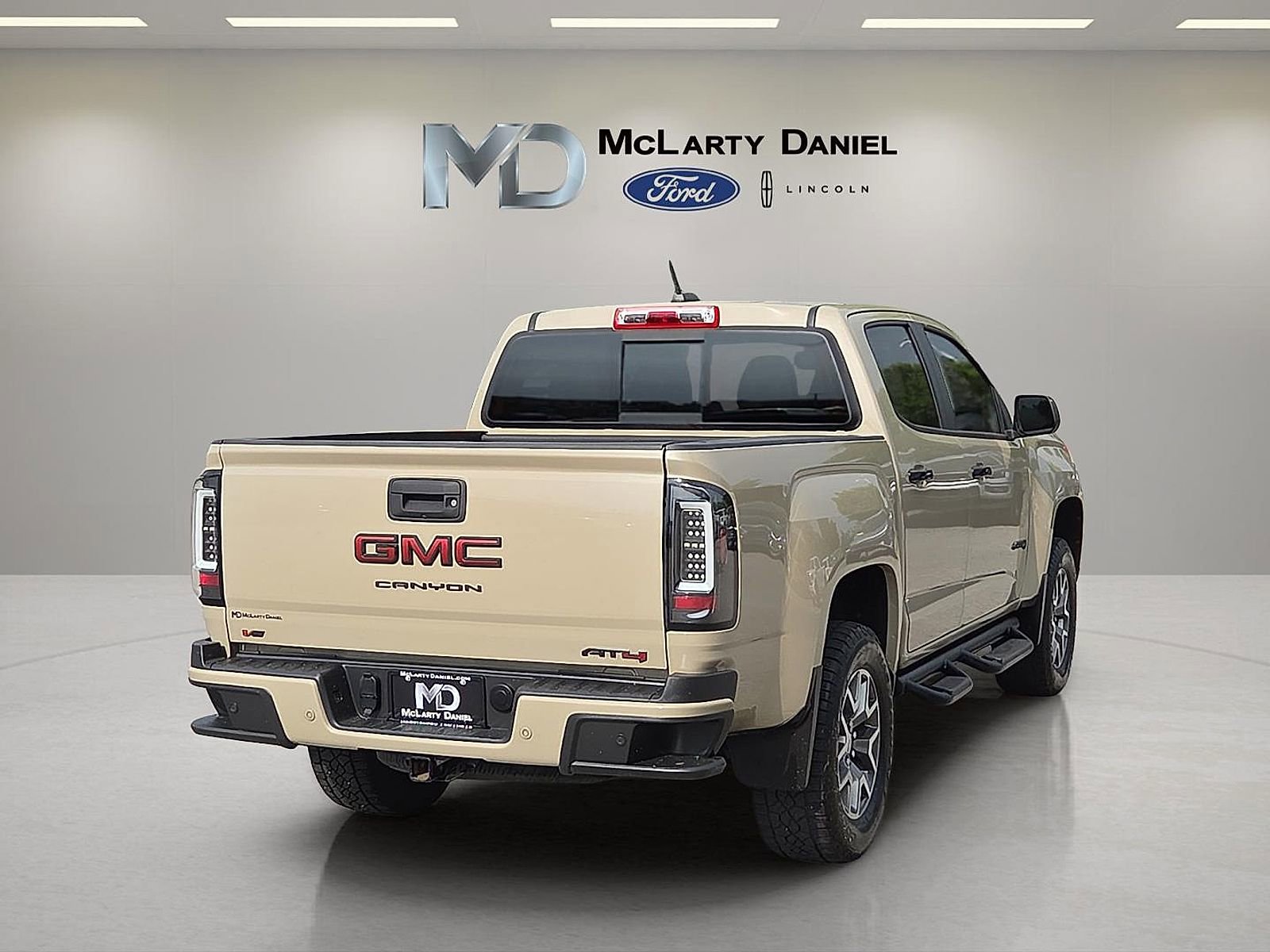 Used 2022 GMC Canyon AT4 w/ Driver Alert Package AWD/4WD image 5
