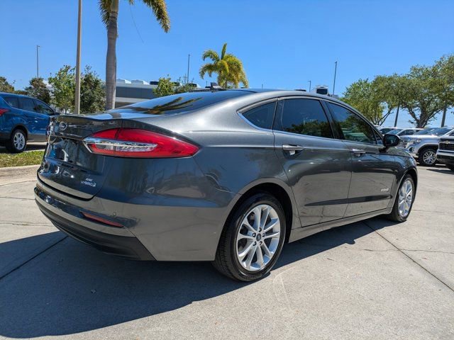 Certified 2019 Ford Fusion SE image 4