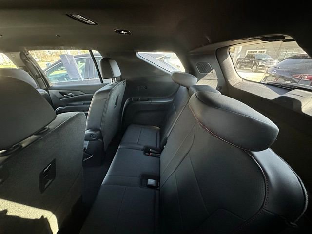 Used 2024 Chevrolet Traverse Z71 w/ Enhanced Driving Package image 12