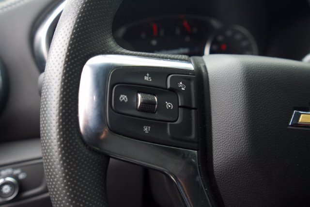 Used 2025 Chevrolet Blazer LT FWD image 18