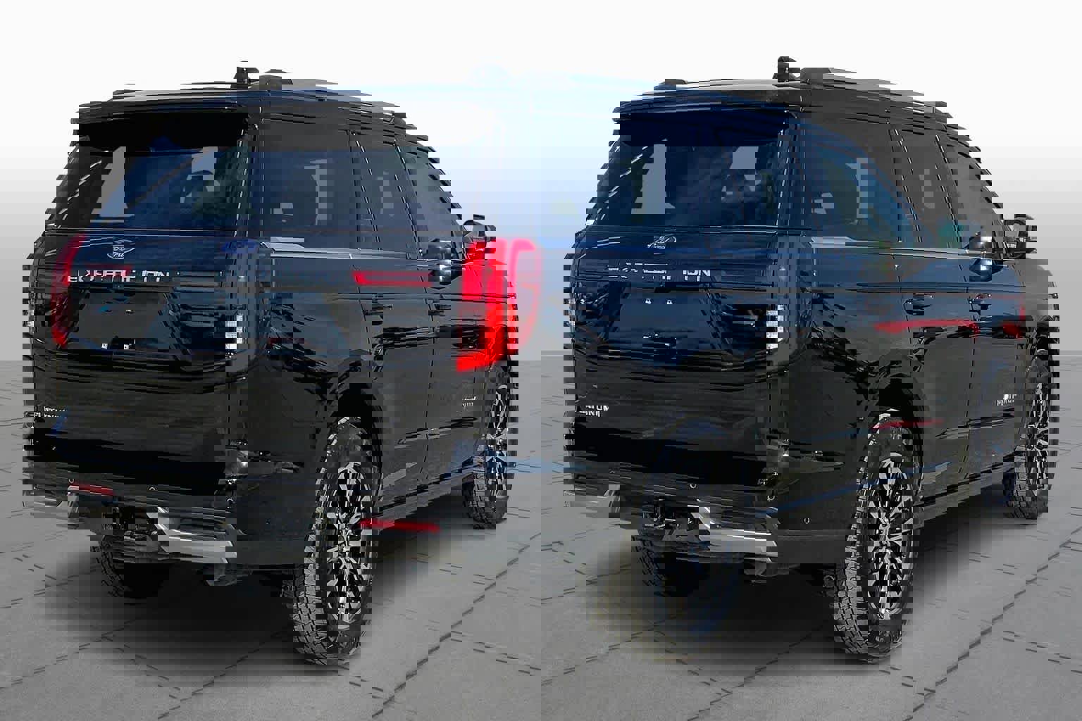 Certified 2025 Ford Expedition Platinum image 3