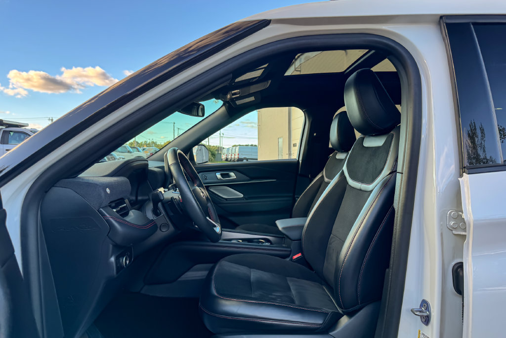 Certified 2025 Ford Explorer ST AWD/4WD image 27