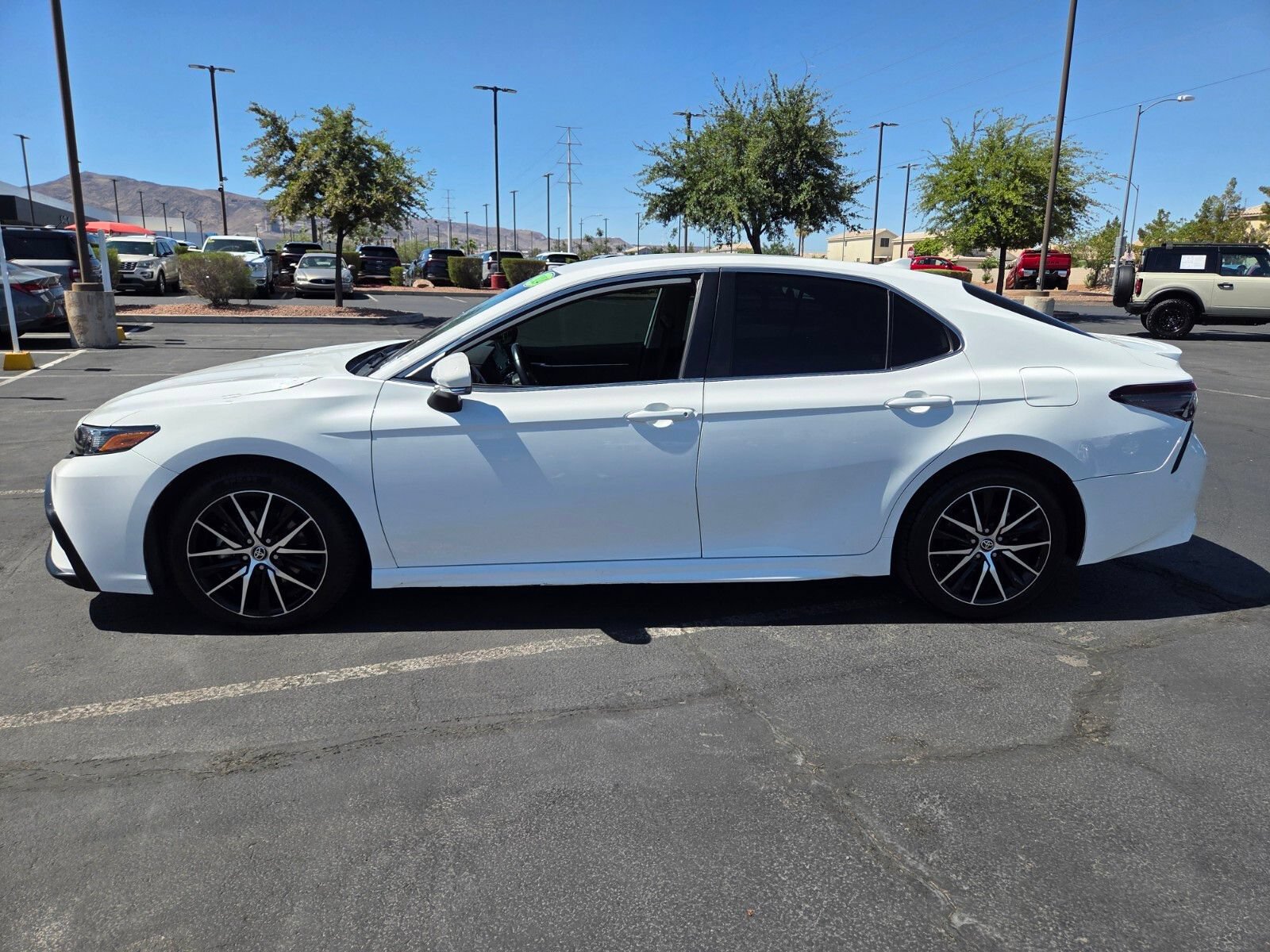 Used 2024 Toyota Camry SE FWD image 3