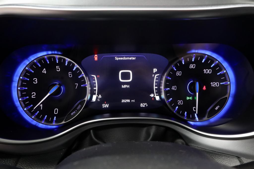 Used 2025 Chrysler Pacifica Limited FWD image 33