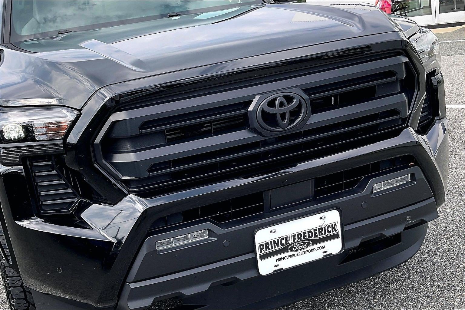 Used 2024 Toyota Tacoma SR5 AWD/4WD image 28
