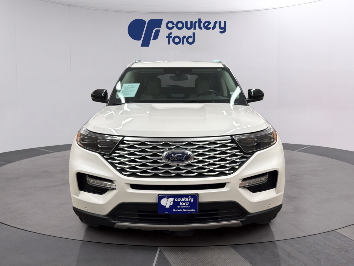 Certified 2023 Ford Explorer Platinum w/ Technology Package AWD/4WD image 2