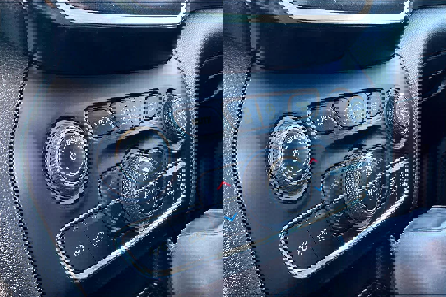 Used 2021 Jeep Cherokee Trailhawk w/ Technology Group image 31