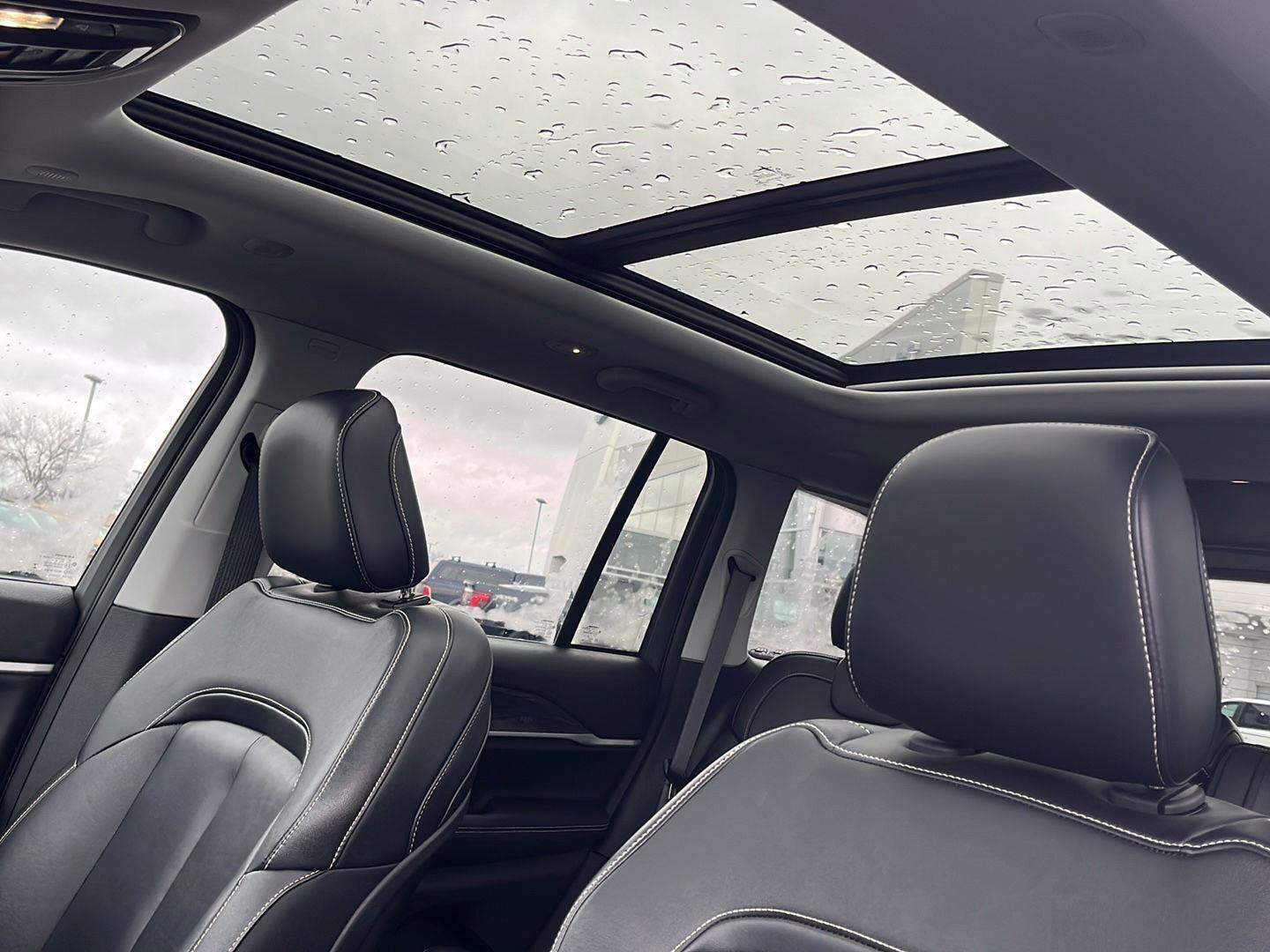 Used 2023 Jeep Grand Cherokee Limited w/ Black Appearance Package image 10