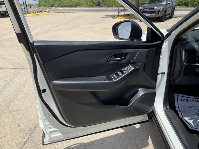 Used 2024 Nissan Rogue S FWD image 7