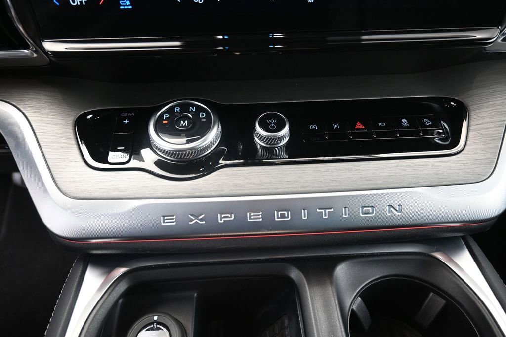 Certified 2025 Ford Expedition Platinum AWD/4WD image 28