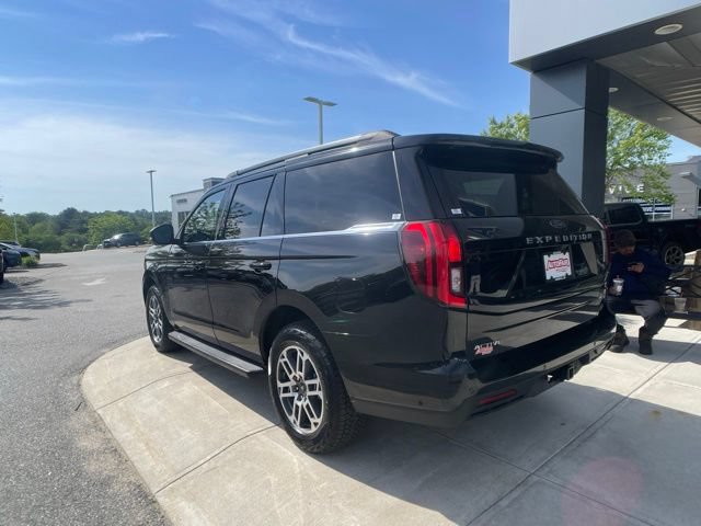 Certified 2025 Ford Expedition Active AWD/4WD image 7