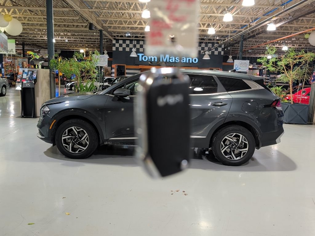 Used 2023 Kia Sportage LX AWD/4WD image 4