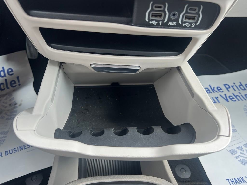 Used 2023 Chrysler Pacifica Touring-L FWD image 29