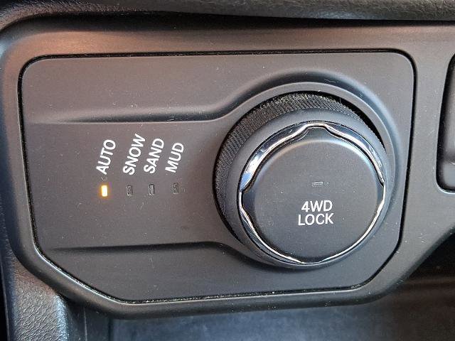 Used 2018 Jeep Renegade Latitude w/ Popular Equipment Group AWD/4WD image 24