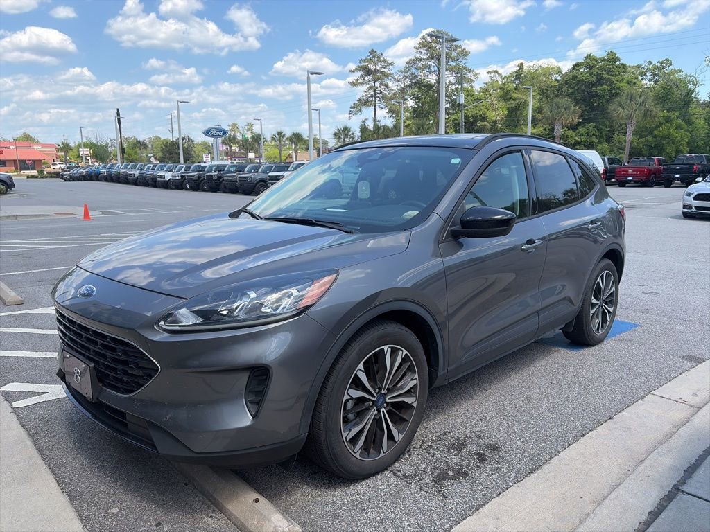 Certified 2022 Ford Escape SE w/ SE Sport Appearance Package FWD image 4