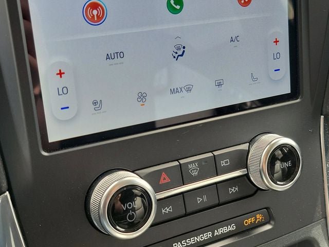 Certified 2024 Ford Edge Titanium AWD/4WD image 16
