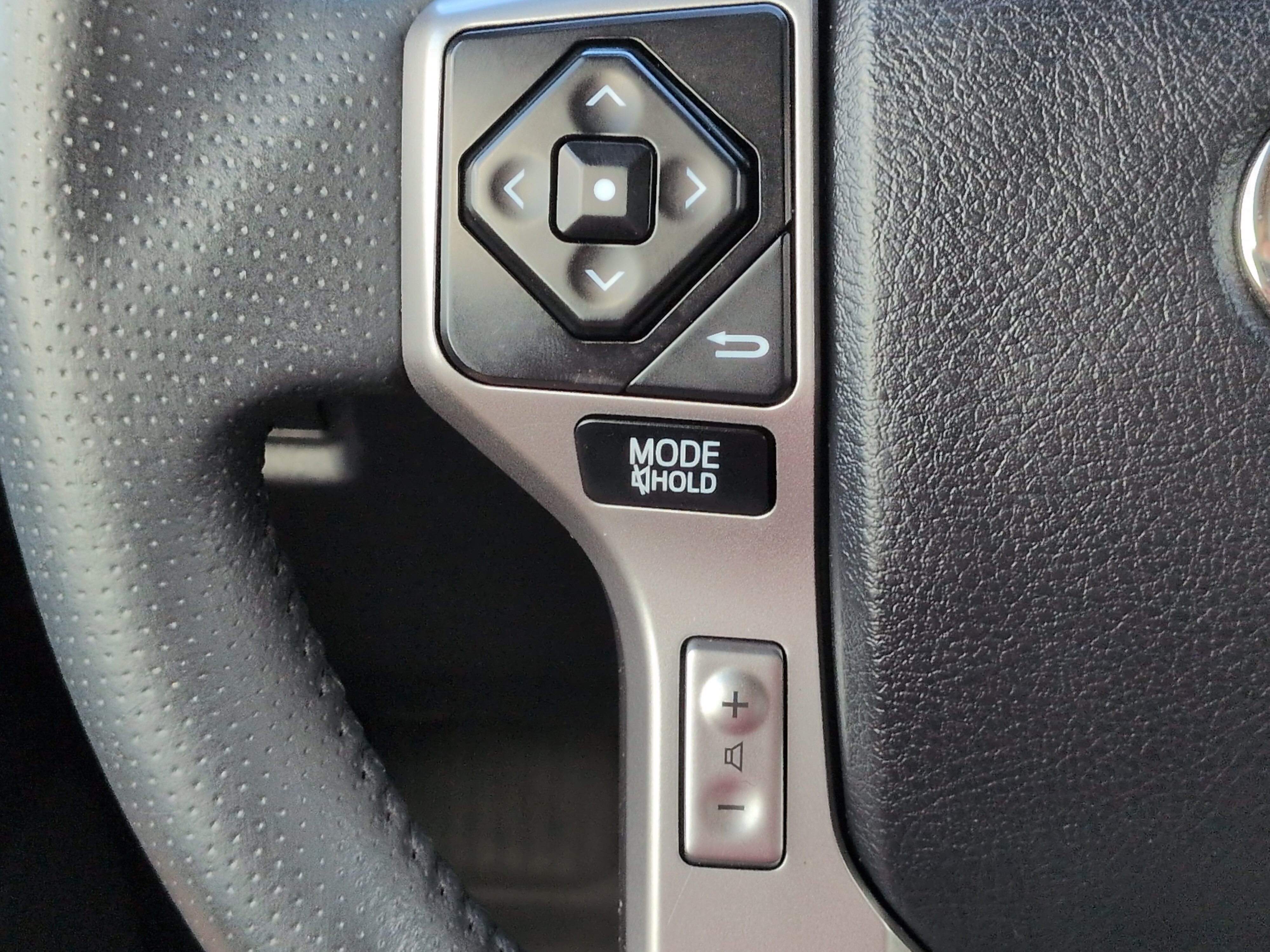 Used 2018 Toyota 4Runner SR5 Premium AWD/4WD image 24