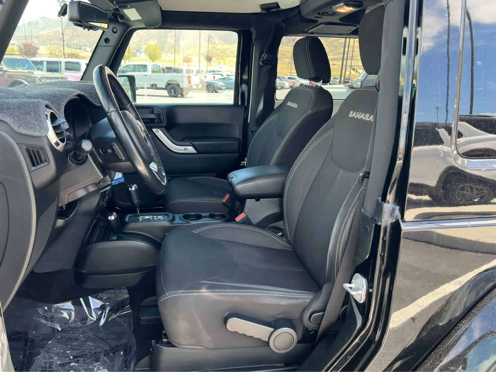 Used 2018 Jeep Wrangler Sahara w/ Connectivity Group AWD/4WD image 24