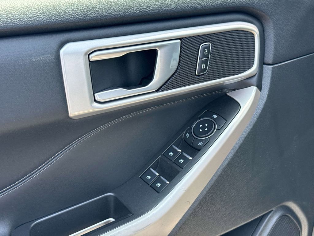 Certified 2023 Ford Explorer XLT RWD image 22