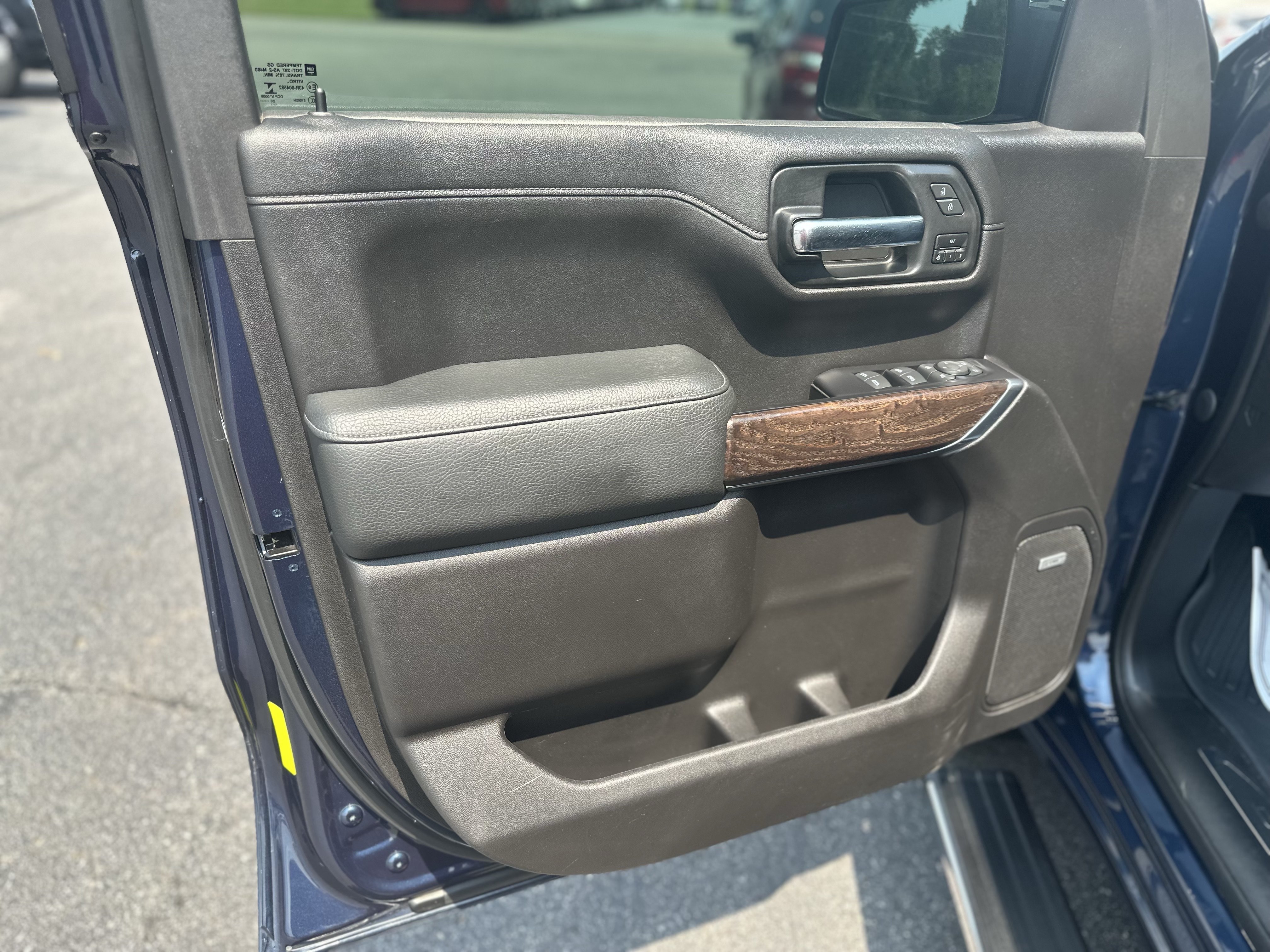 Used 2020 GMC Sierra 1500 Denali w/ Denali Ultimate Package AWD/4WD image 11