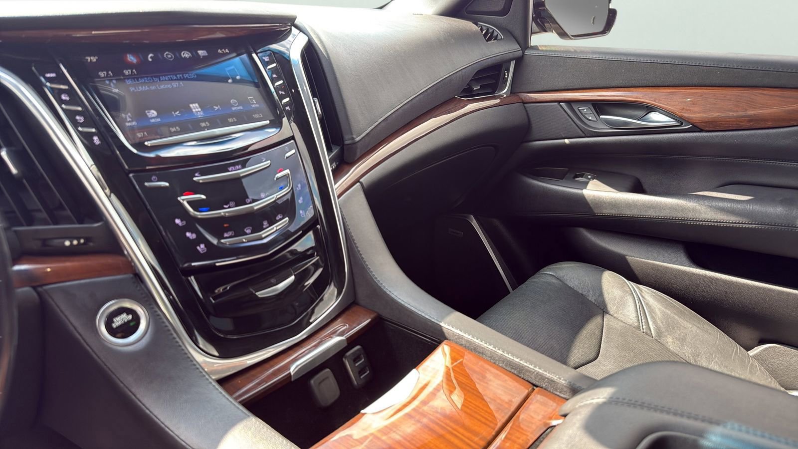 Used 2018 Cadillac Escalade Luxury RWD image 19