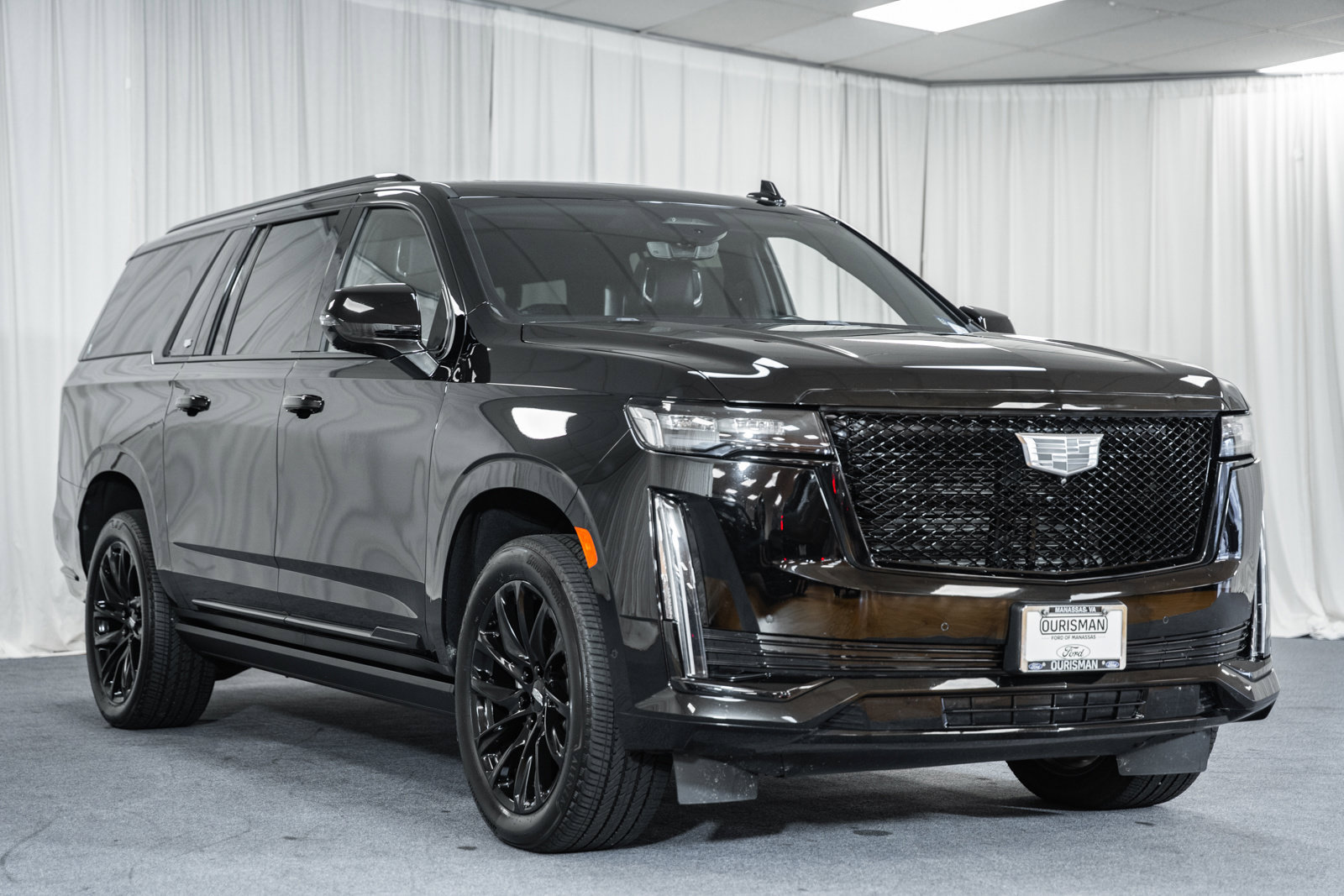 Used 2023 Cadillac Escalade ESV Sport w/ LPO, ONYX Package AWD/4WD image 1