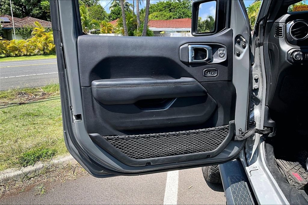 Used 2022 Jeep Wrangler Unlimited Sahara AWD/4WD image 18