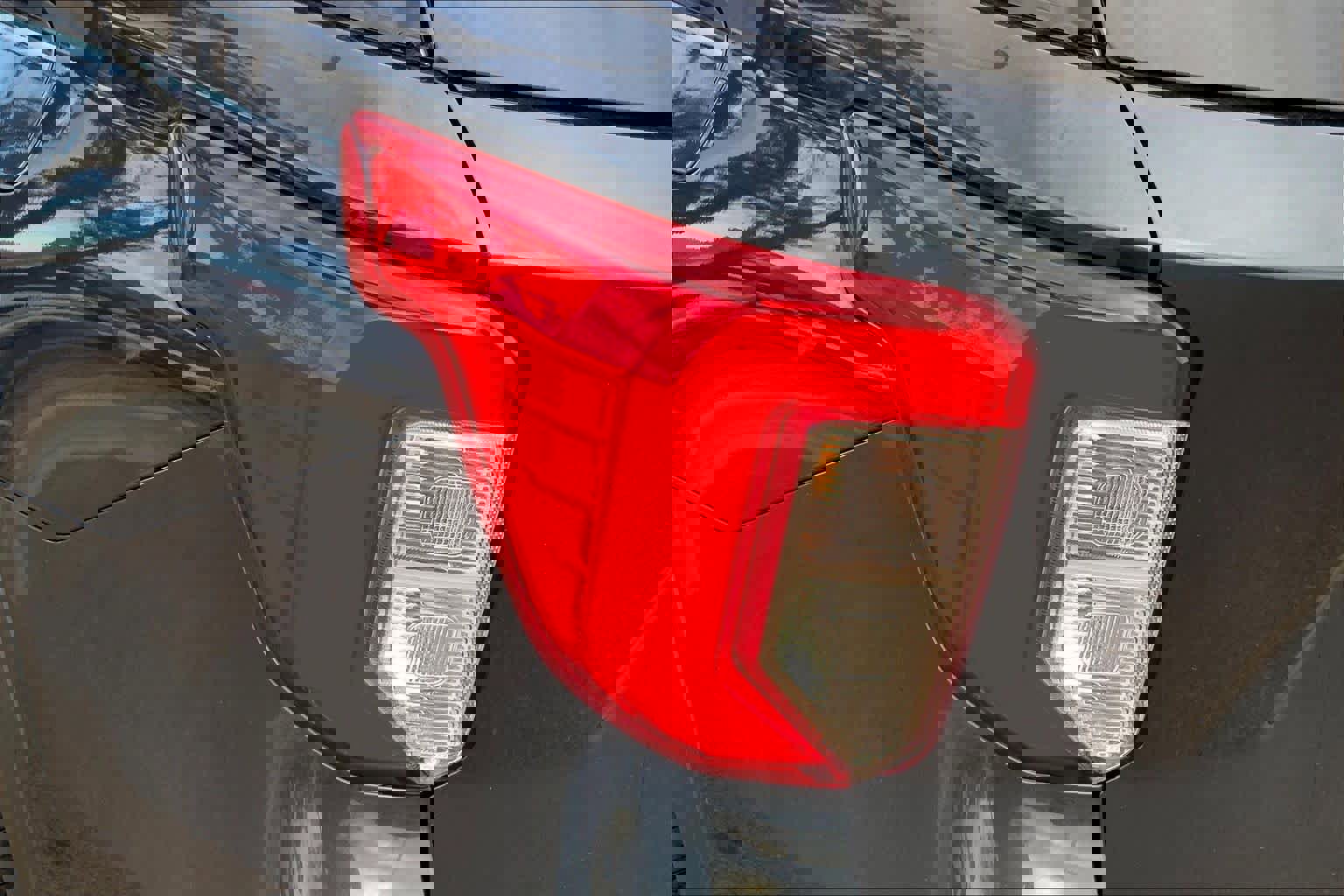 Certified 2022 Ford Explorer XLT w/ Equipment Group 202A image 28