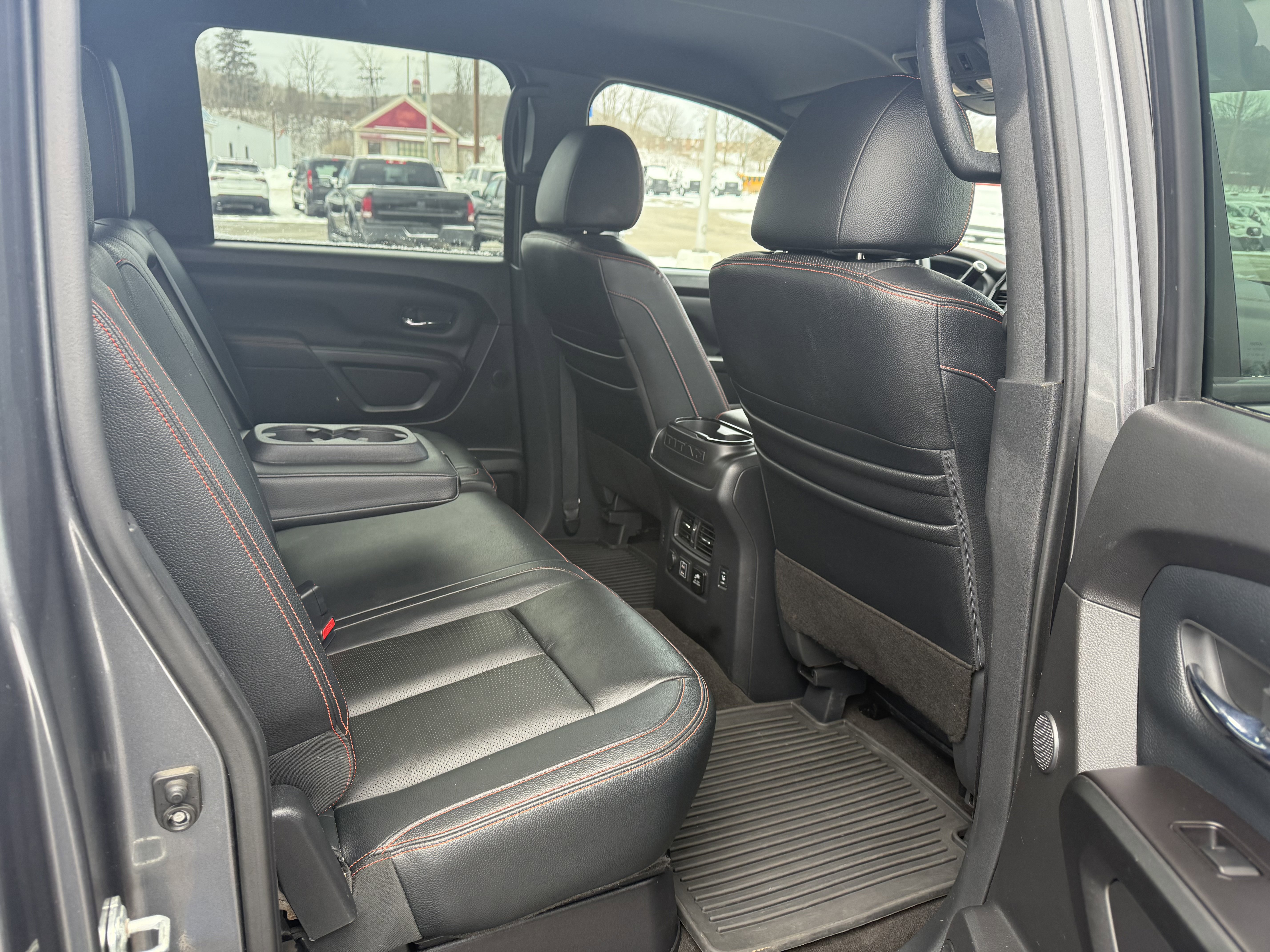 Used 2020 Nissan Titan PRO-4X w/ Pro-4x Convenience Package image 10