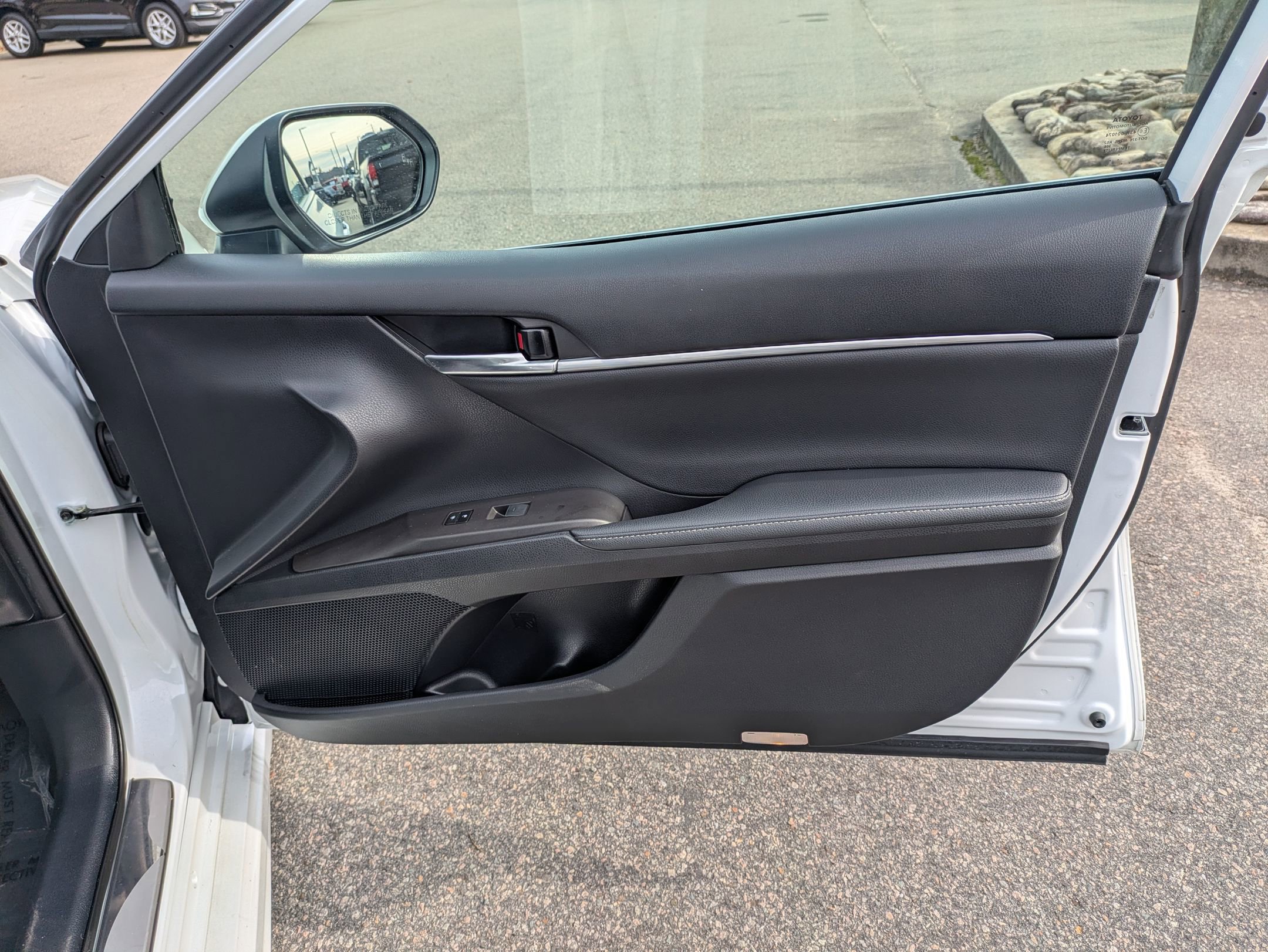 Used 2022 Toyota Camry XSE image 30