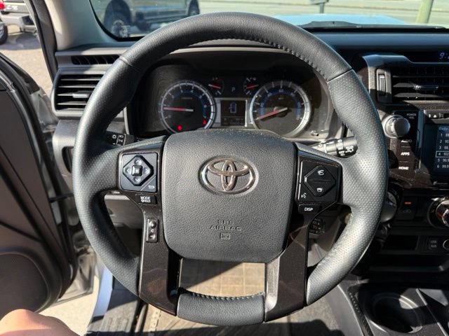 Used 2018 Toyota 4Runner TRD Off-Road Premium AWD/4WD image 18