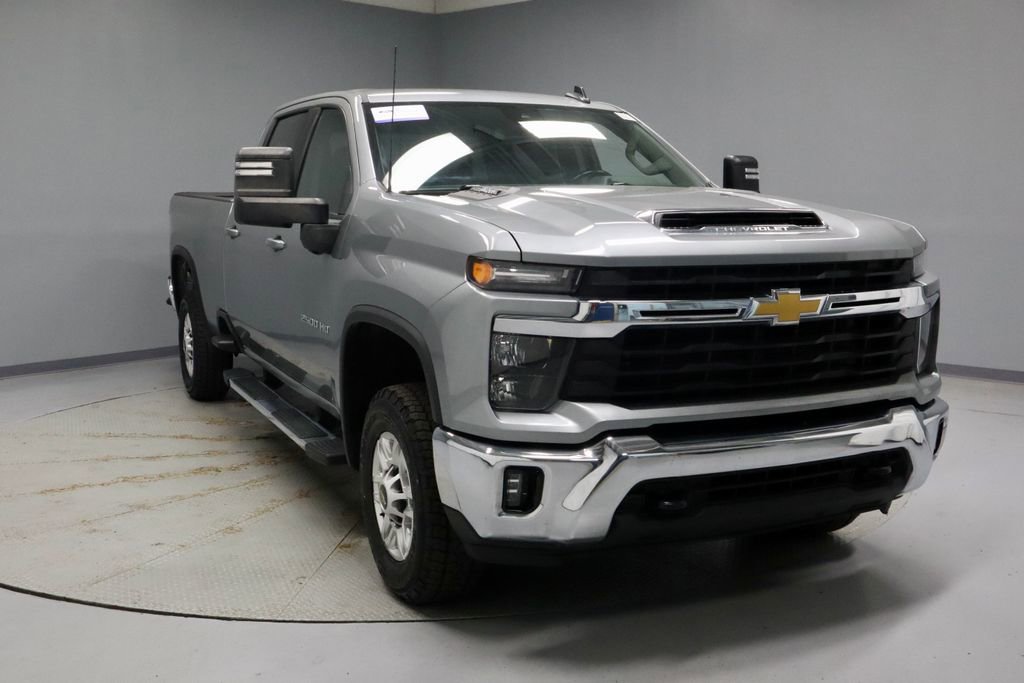 Used 2025 Chevrolet Silverado 2500 LT w/ Convenience Package AWD/4WD image 1