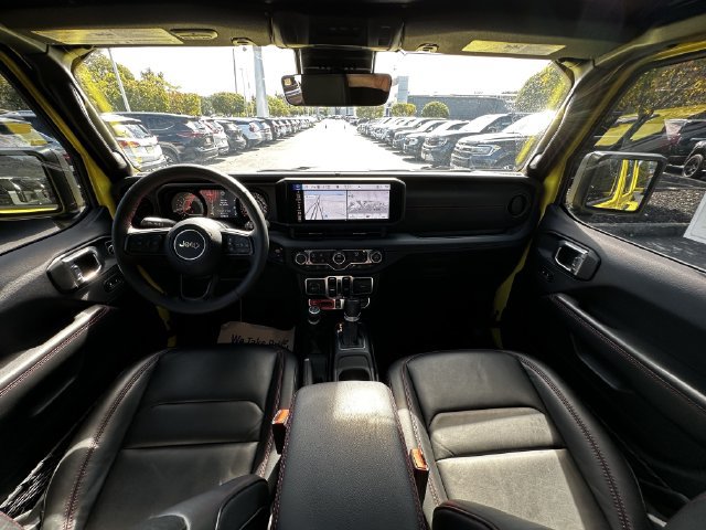 Used 2024 Jeep Wrangler Unlimited Rubicon AWD/4WD image 3