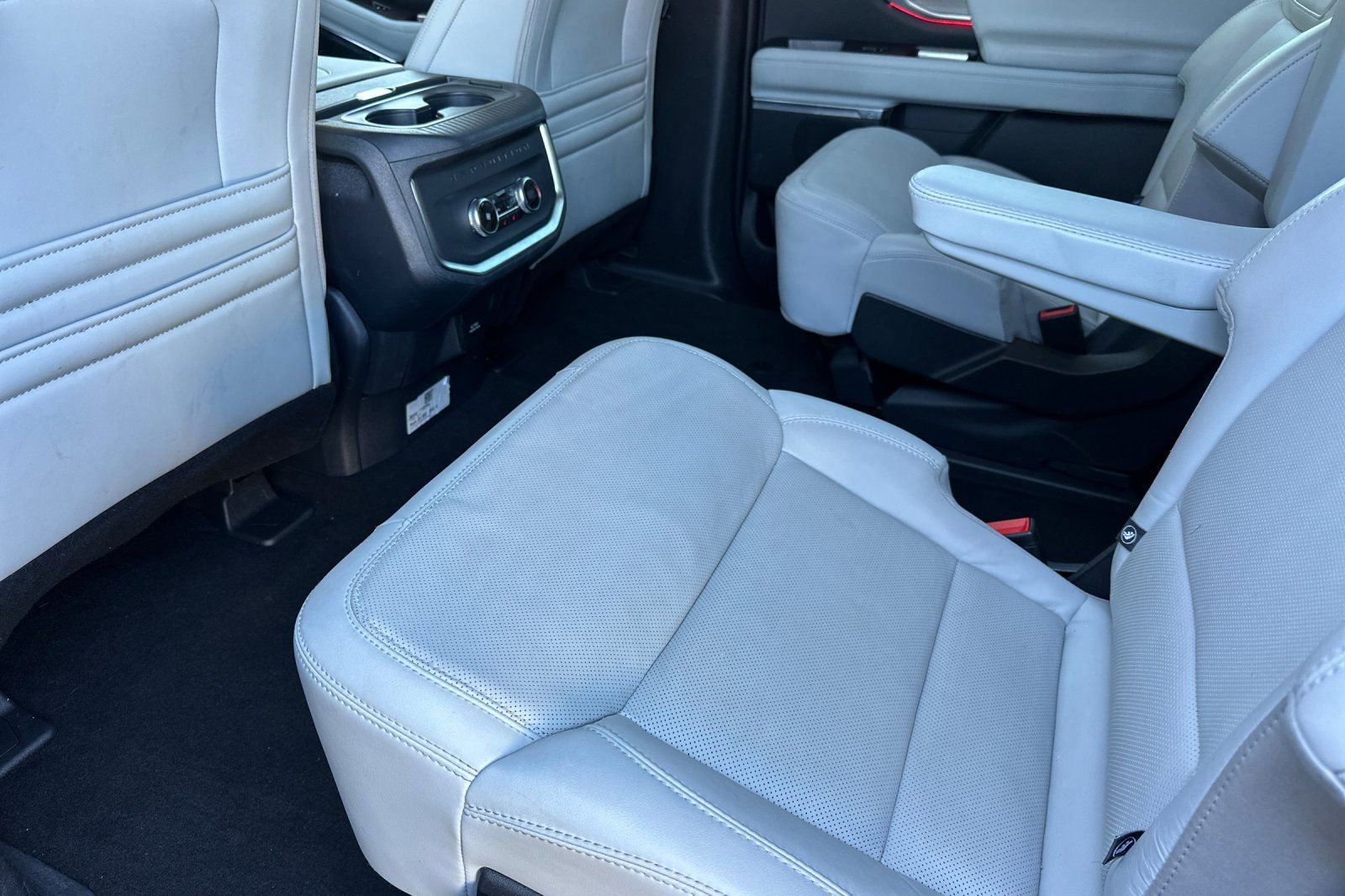Certified 2025 Ford Expedition Max Platinum w/ Driver's Package AWD/4WD image 8