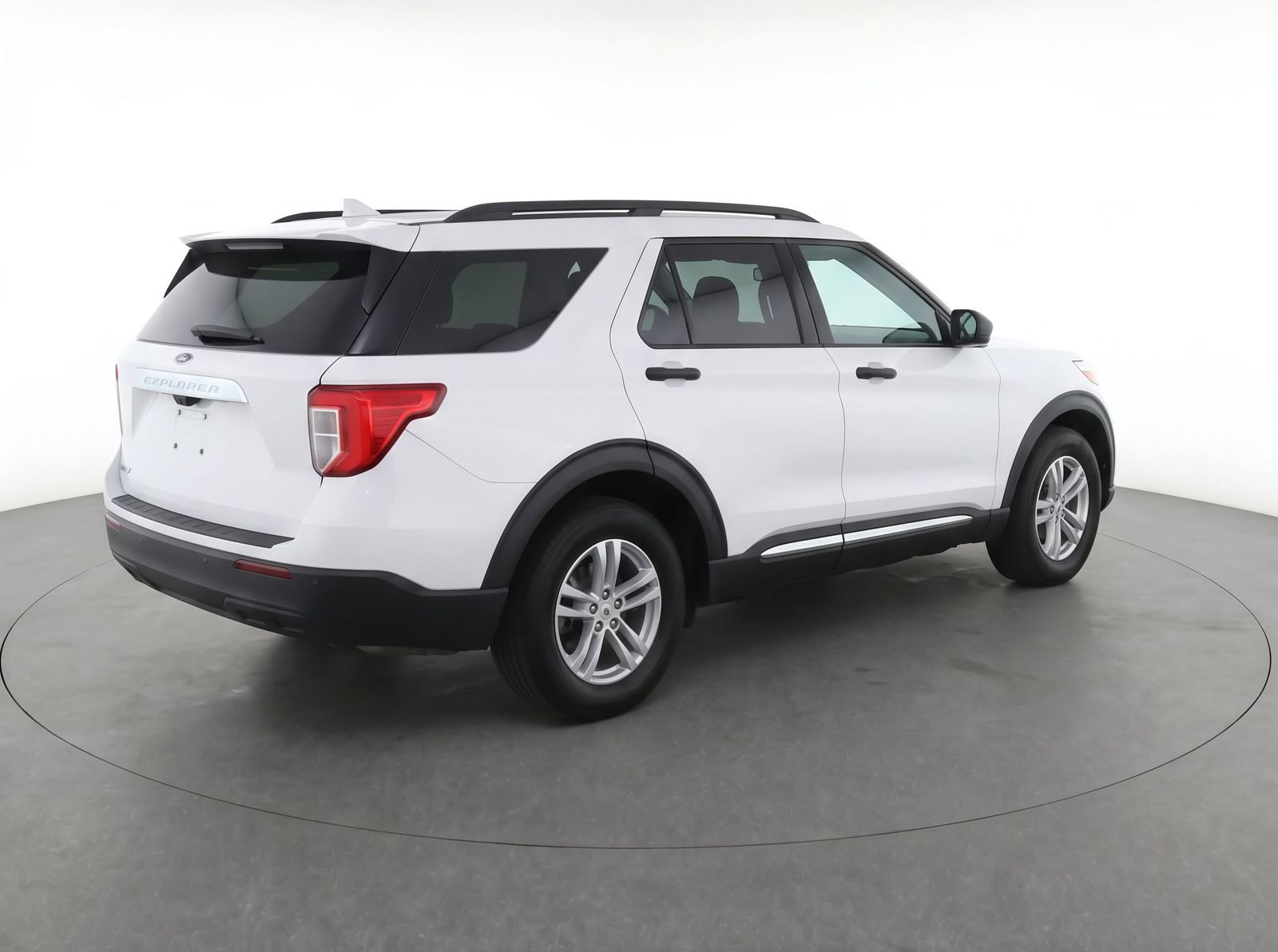 Certified 2020 Ford Explorer XLT RWD image 4