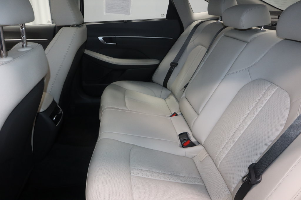Used 2025 Hyundai Sonata Limited FWD image 17