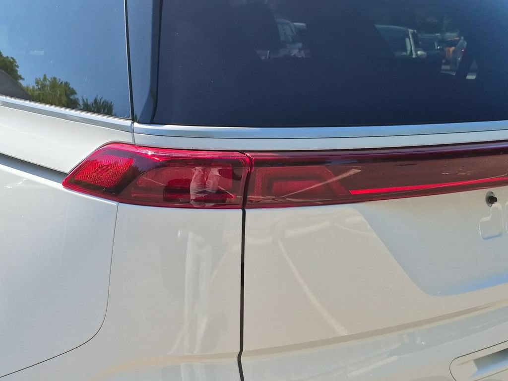 Used 2024 Kia Carnival LX FWD image 8