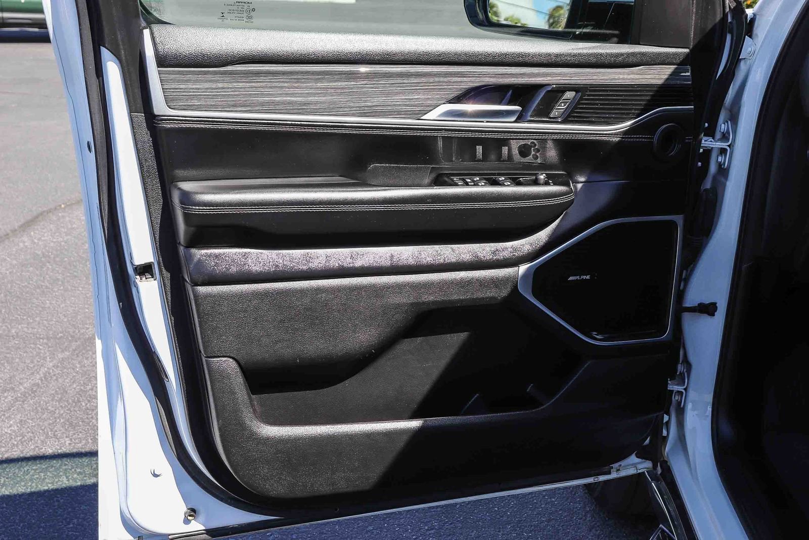 Used 2022 Jeep Wagoneer Series III w/ Flexible Seating Group AWD/4WD image 21