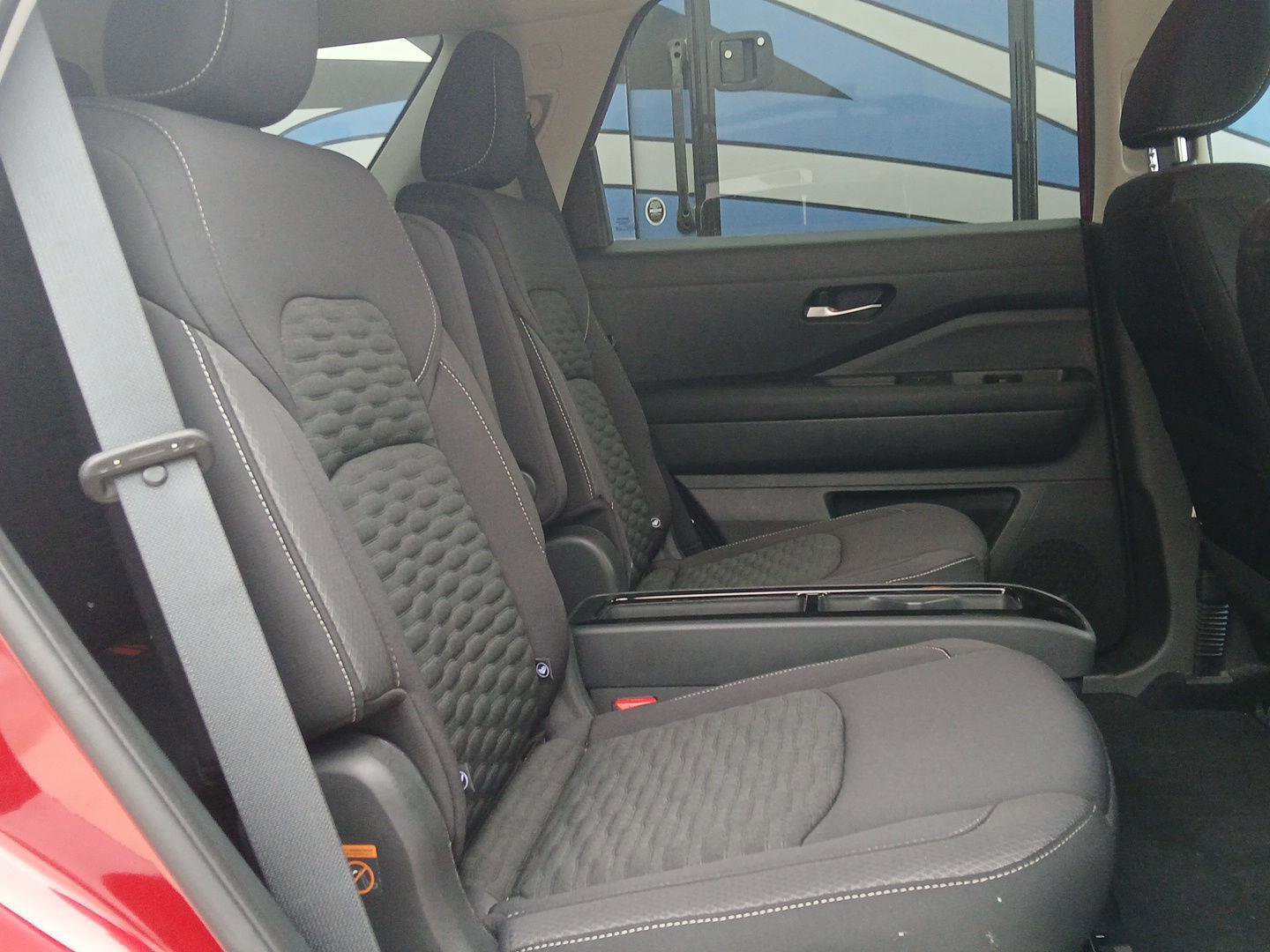 Used 2022 Nissan Pathfinder SV w/ SV Premium Package image 10