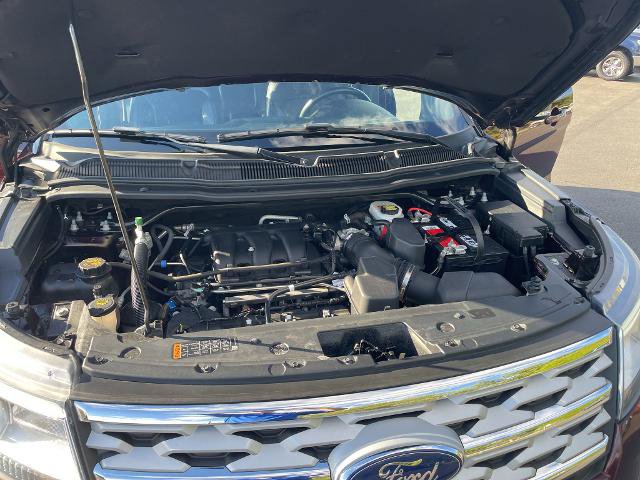 Certified 2019 Ford Explorer XLT w/ Equipment Group 202A FWD image 17