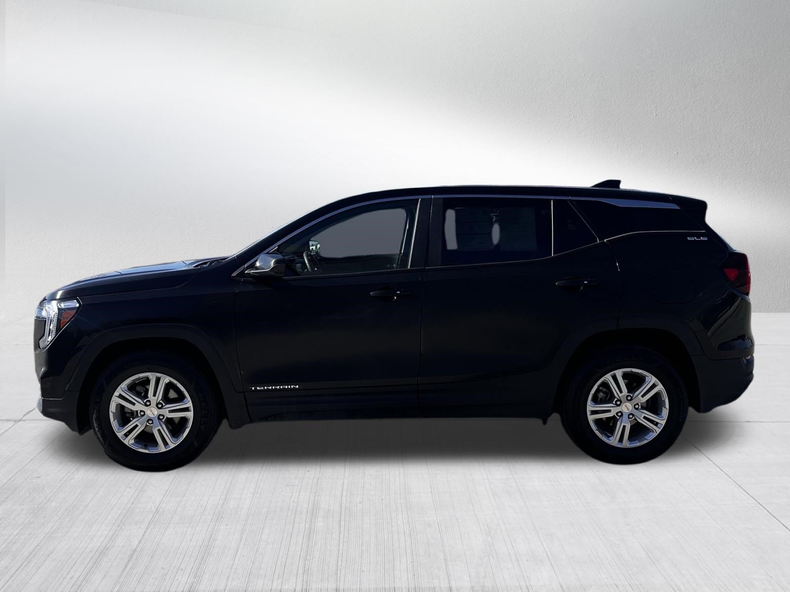 Used 2024 GMC Terrain SLE AWD/4WD image 4