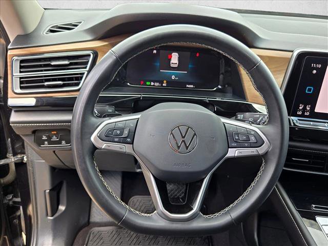 Used 2024 Volkswagen Atlas SE w/ Black Wheel Package FWD image 12