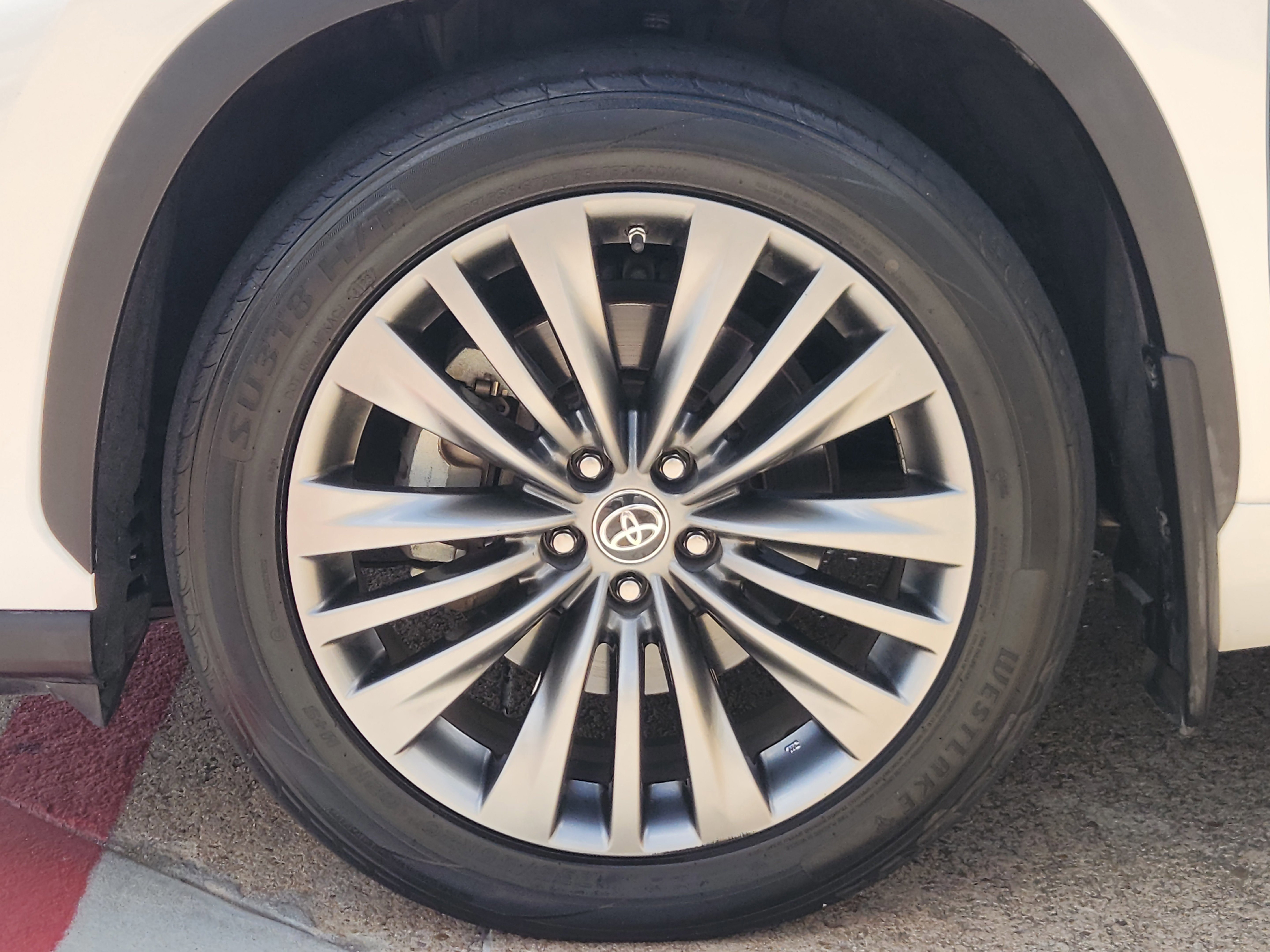 Used 2020 Toyota Highlander Platinum FWD image 7