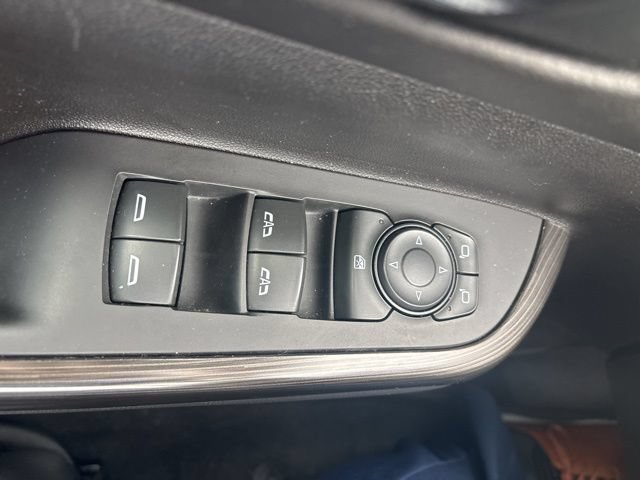 Used 2023 GMC Acadia SLT FWD image 17